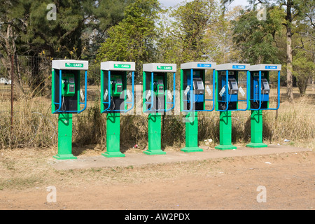 Fila di telefoni pubblici in Pietermaritzburg Foto Stock