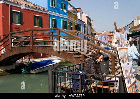 Artista sull'isola di Burano Venezia Foto Stock