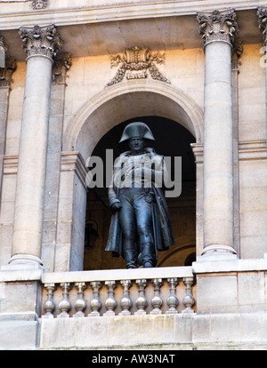 Napoleone Bonaparte statua al Musée de l Armee, Les Invalides, Parigi Francia Europa Foto Stock