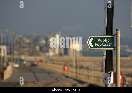 Sentiero pubblico segno lungo la costiera di un itinerario a piedi in east sussex shoreham sul mare Foto Stock