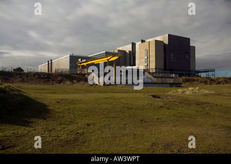 Sizewell una centrale nucleare, ora dismesso, sulla costa di Suffolk della Gran Bretagna Foto Stock