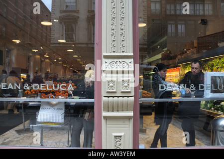 In questa fine edificio vittoriano su Broadway in Soho, decano e DeLuca hanno aperto il loro primo gourmet il negozio di alimentari nel 1977. Foto Stock