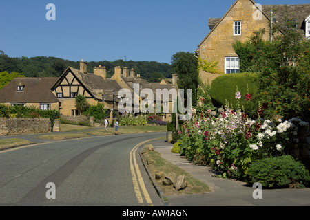 Il villaggio di Broadway Gloucestershire Inghilterra Luglio 2006 Foto Stock