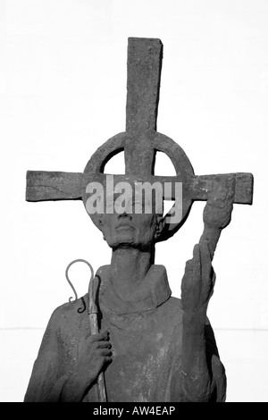 Statua di San Aidan sulla Santa Isola di Lindisfarne Northumberland, Regno Unito Foto Stock