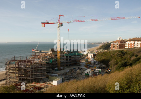 La Barratt sviluppo di case di appartamenti fronte mare sulla spiaggia di Boscombe, Bournemouth Dorset, Regno Unito Foto Stock