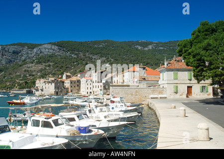 Ail citta di Komiza, Vis in Croazia. Foto Stock