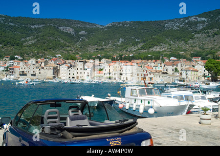 Ail citta di Komiza, Vis in Croazia. Foto Stock