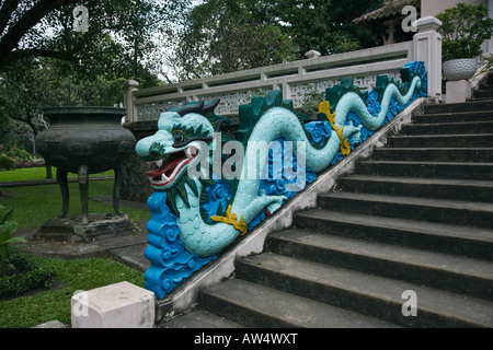 Elaborare una scalinata che conduce al tempio di re HUNG VUONG HO CHI MINH CITY SAIGON VIETNAM Foto Stock