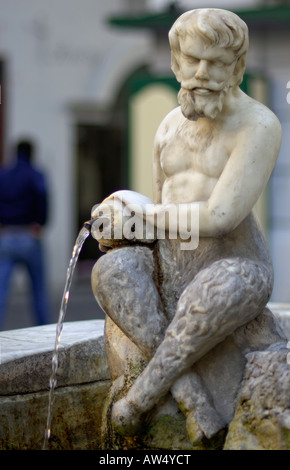 Costiera Amalfitana, particolare della fontana piazza duomo Amalfi Campania, Italia Foto Stock