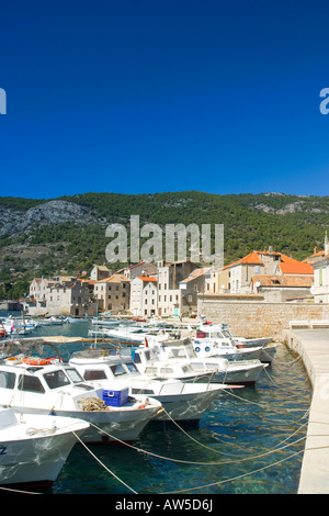 Ail citta di Komiza, Vis in Croazia. Foto Stock