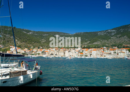 Ail citta di Komiza, Vis in Croazia. Foto Stock