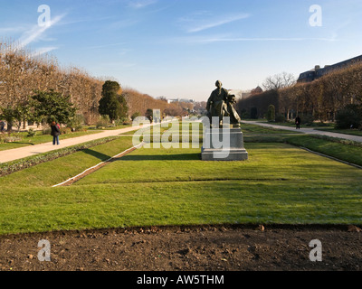 Statua di bronzo del naturalista francese Georges Louis Leclerc Comte de Buffon nel Jardin des Plantes Parigi Francia Europa Foto Stock