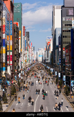 Asia Giappone Honshu Tokyo Ginza vista in elevazione lungo Chuo dori la strada dello shopping piu' alla moda di Tokyo Foto Stock