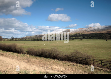 Pendle Hill, Snow capped in Ribble Valley LANCASHIRE REGNO UNITO Foto Stock