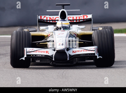 Giancarlo Fisichella ITA in la Force India Ferrari VJM01 racecar durante la Formula 1 sessioni di prove sul Circuito de Catalunya Foto Stock