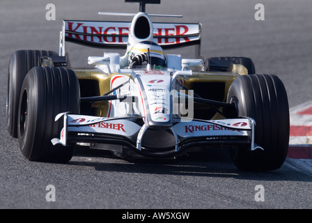 Giancarlo Fisichella ITA in la Force India Ferrari VJM01 racecar durante la Formula 1 sessioni di prove sul Circuito de Catalunya Foto Stock