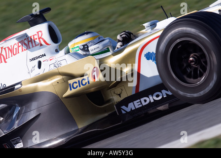 Giancarlo Fisichella ITA in la Force India Ferrari VJM01 racecar durante la Formula 1 sessioni di prove sul Circuito de Catalunya Foto Stock