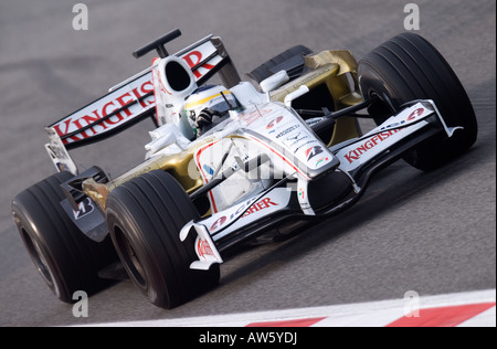 Giancarlo Fisichella ITA in la Force India Ferrari VJM01 racecar durante la Formula 1 sessioni di prove sul Circuito de Catalunya Foto Stock