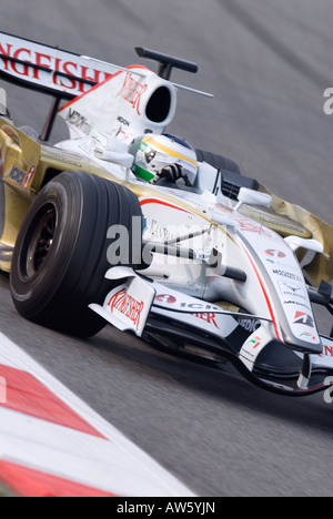 Giancarlo Fisichella ITA in la Force India Ferrari VJM01 racecar durante la Formula 1 sessioni di prove sul Circuito de Catalunya Foto Stock