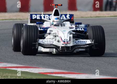 Nick Heidfeld GER in la BMW Sauber F1 08 racecar durante la Formula 1 sessioni di prove sul Circuito de Catalunya Foto Stock