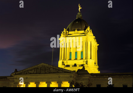 Cupola di Manitoba Legislative Building di notte, Winnipeg, Manitoba, Canada Foto Stock