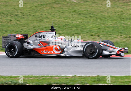 Heikki Kovalainen FIN in McLaren Mercedes MP4 23 racecar durante la Formula 1 sessioni di prove sul Circuito de Catalunya Foto Stock