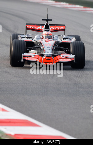 Heikki Kovalainen FIN in McLaren Mercedes MP4 23 racecar durante la Formula 1 sessioni di prove sul Circuito de Catalunya Foto Stock