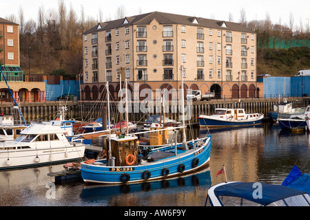 UK Tyneside Newcastle upon Tyne St Peters Marina apartments in the Moorings Foto Stock