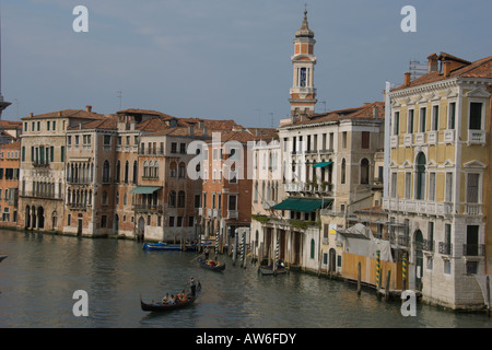 Case lungo Canal Grande Venezia Italia Aprile 2007 Foto Stock