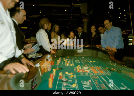 Il gioco d'azzardo Crap Game Modello rilasciato il Caesars Palace Casino Las Vegas Nevada Foto Stock