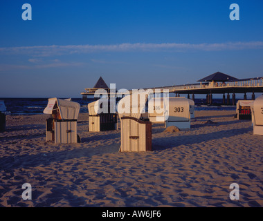 Vimini sedia spiaggia presso la spiaggia di Heringsdorf, Usedom. Mecklenburg Vorpommern. Foto di Willy Matheisl Foto Stock