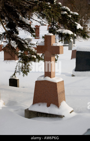 Cimitero coperto di neve Foto Stock