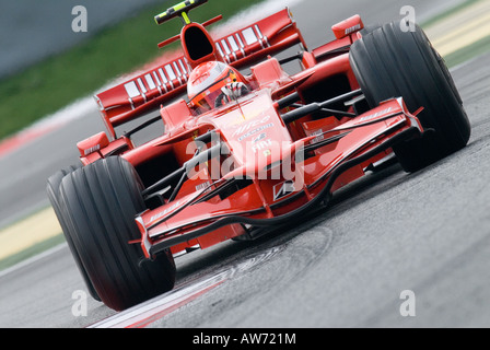 Testdriver Michael Schumacher GER in Ferrari F2008 racecar durante la Formula 1 sessioni di prove sul Circuito de Catalunya Foto Stock