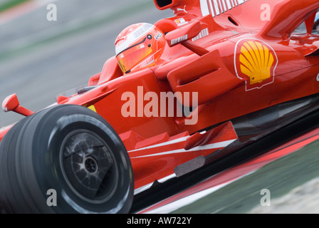 Testdriver Michael Schumacher GER in Ferrari F2008 racecar durante la Formula 1 sessioni di prove sul Circuito de Catalunya Foto Stock