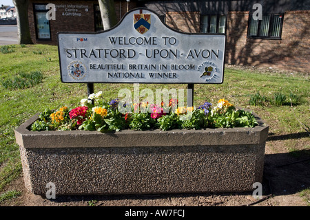 Segno di benvenuto in Stratford upon Avon vincitore bella la Gran Bretagna in fiore REGNO UNITO Foto Stock