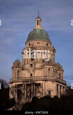 La Ashton Memorial nel Parco di Williamson in Lancaster Lancashire England Regno Unito su una soleggiata giornata invernale Foto Stock