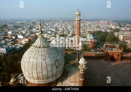 India Delhi vista in elevazione della Vecchia Delhi skyline dal Jami Masjid minareto Foto Stock