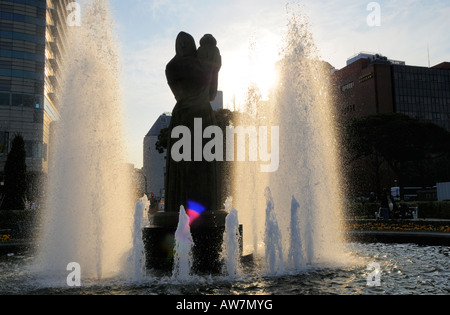 Il custode della Fontana al Yamashita Park, Yokohama JP Foto Stock