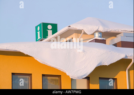 Un ben isolato edificio Saariselka nel nord della Finlandia Foto Stock