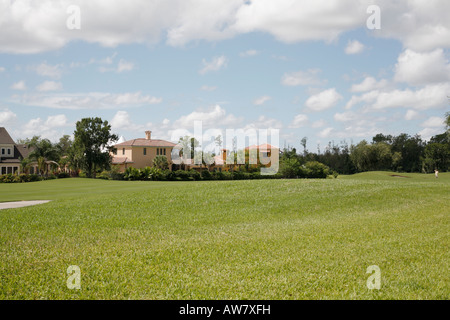 Quartiere residenziale con campo da golf nella celebrazione Florida USA Foto Stock