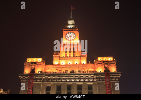 Il Customs House Building illuminato di notte Il Bund Shanghai in Cina Foto Stock