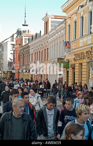 Affollata città europea Street Foto Stock