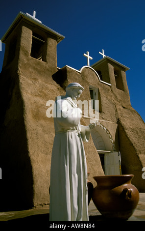 Statua di San Francesco di fronte al San Francisco de Asis San Francesco di Assisi Foto Stock