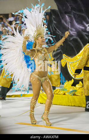 Il famoso carnevale sfilano al Sambodromo di Rio de Janeiro in Brasile Foto Stock