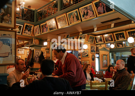 Grecia Atene Attica bairaktaris ristorante in piazza Monastiraki Foto Stock