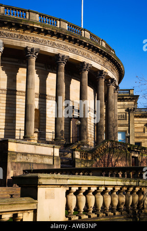 Biblioteca centrale su William Brown Street Liverpool Merseyside England Foto Stock