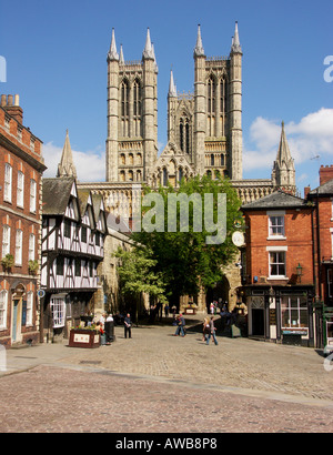 Cattedrale e area in salita, Lincoln, Lincolnshire, Inghilterra, UK, Regno Unito, Gran Bretagna, Europa Foto Stock