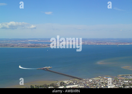 Panoramica vista aerea di Ryde e il molo centrale di testa sulla isola di Wight con vedute del Solent al porto di Portsmouth Foto Stock