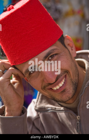 Uomo egiziano indossando un fez Foto Stock