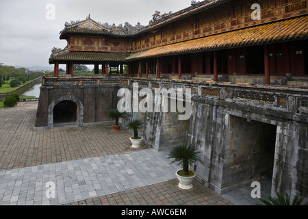 La ONG MON porta d'ingresso alla cittadella imperiale di HUE VIETNAM Foto Stock